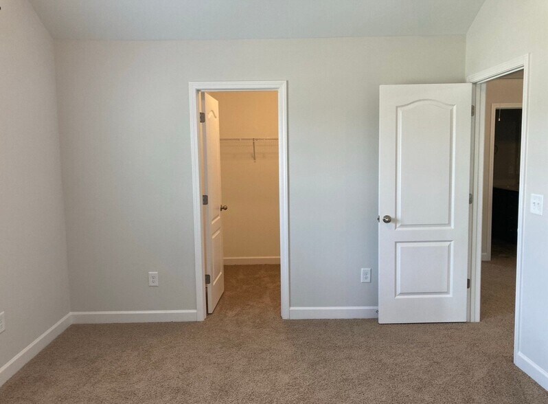 Building Photo - 1160 Camellia Dr