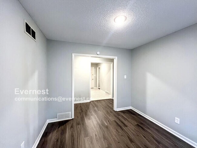 Building Photo - Beautiful 4-Bedroom Home with Spacious Liv...
