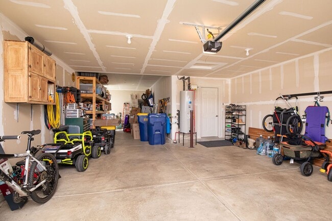 Building Photo - 6787 Oakcrest Dr