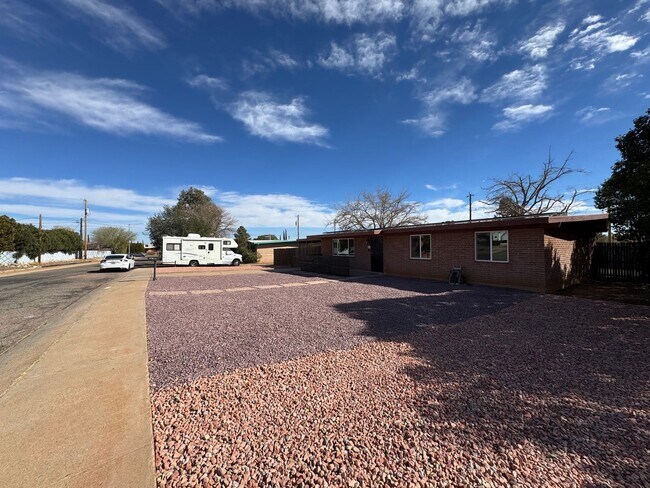 Primary Photo - 3BR/2BA/2CG, with POOL, 1,396 sq.ft. rental in Sierra Vista, AZ