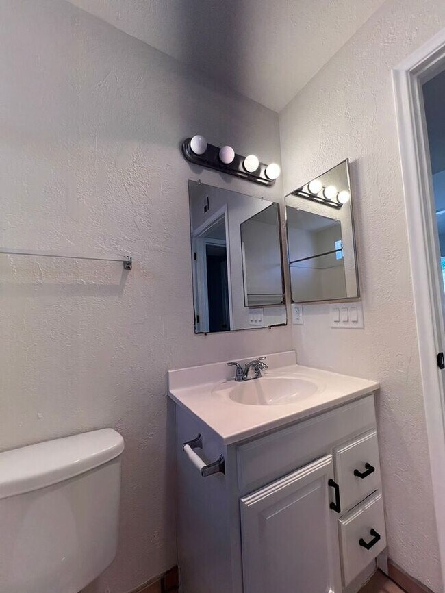 Building Photo - 1/2 MONTH FREE ON 12 MONTH LEASE AND MOVE ...