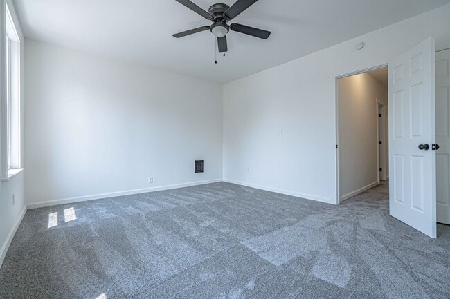 Building Photo - UPDATED FOUR BEDROOM/1.5 BATH TOWNHOME