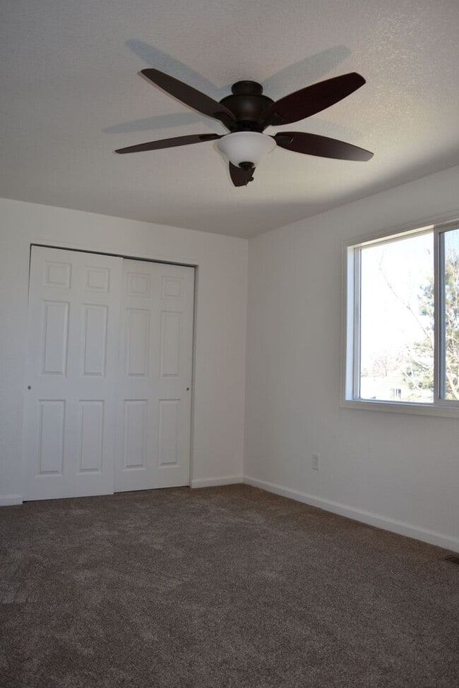 Building Photo - 2412 Sunset Dr