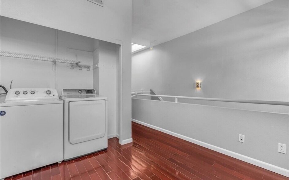 Building Photo - 6036 Hazelhurst Pl