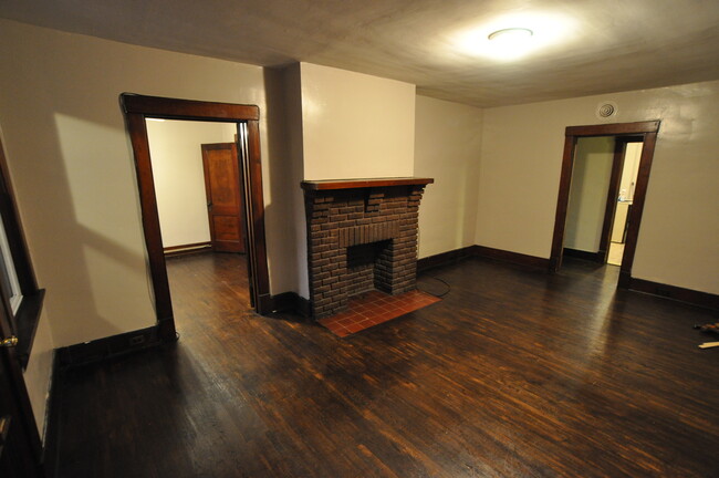 Building Photo - Large 2-3 Bed Apt. Beaver Falls! - $595 NO...