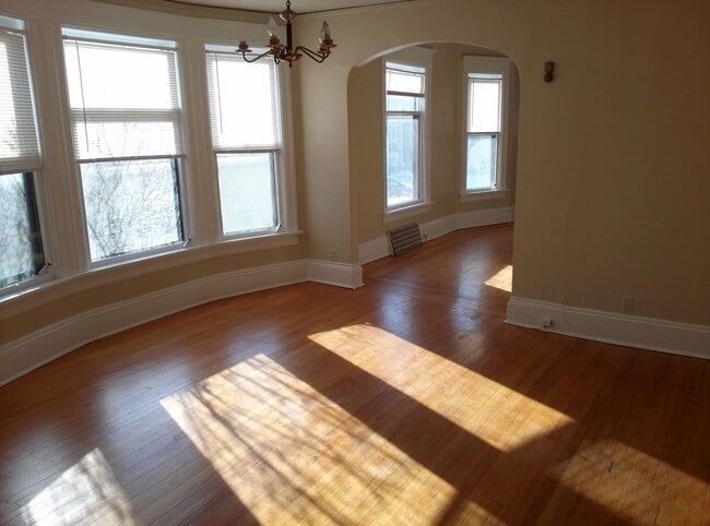 Building Photo - 2614 N Prospect Ave