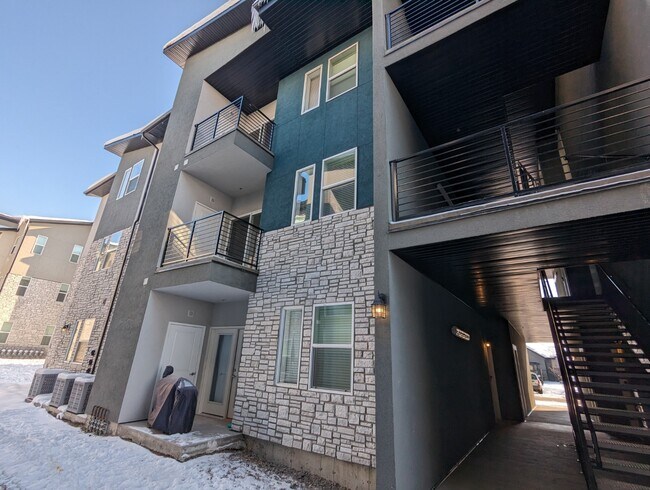 Building Photo - 475 W 60 S