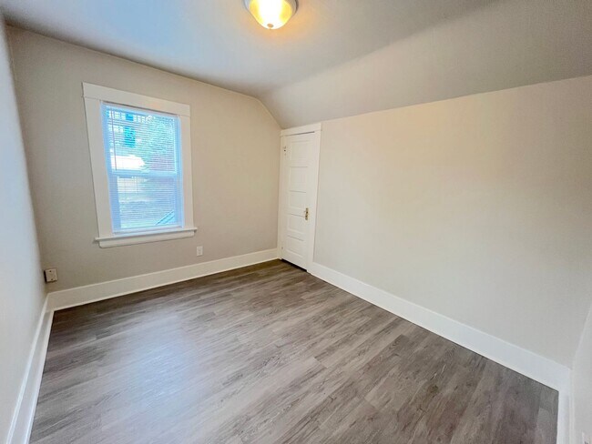 Building Photo - 101 N Bowdoin Pl