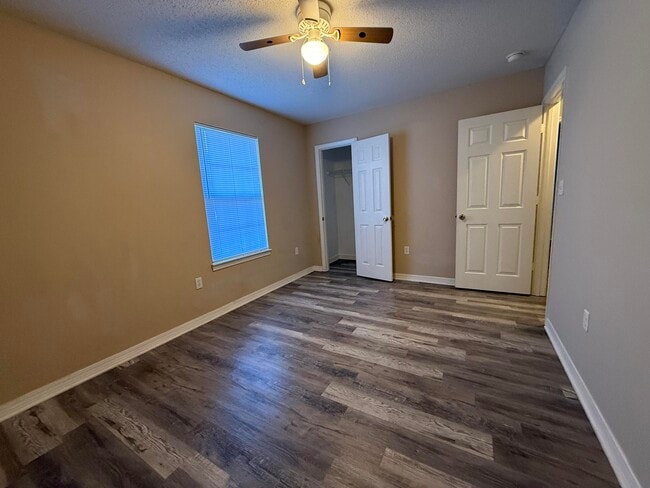 Building Photo - 192 Mary Ln