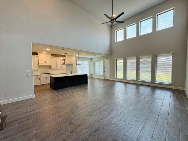 Building Photo - 26510 Star Blossom Ln