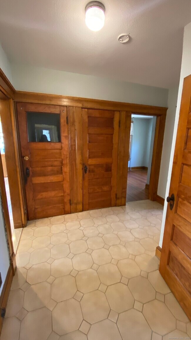 Building Photo - 135 Elm St