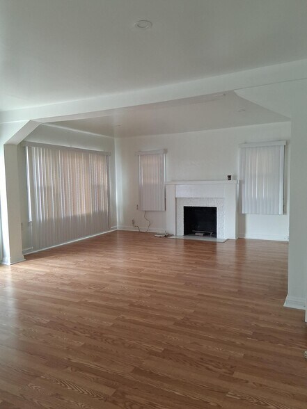 Building Photo - 503 E Fairview Blvd