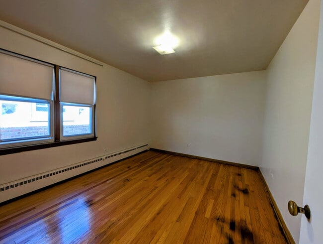 Building Photo - 5615 N Kimball Ave