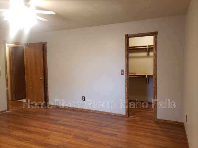 Building Photo - 1545 Bluebird Ln