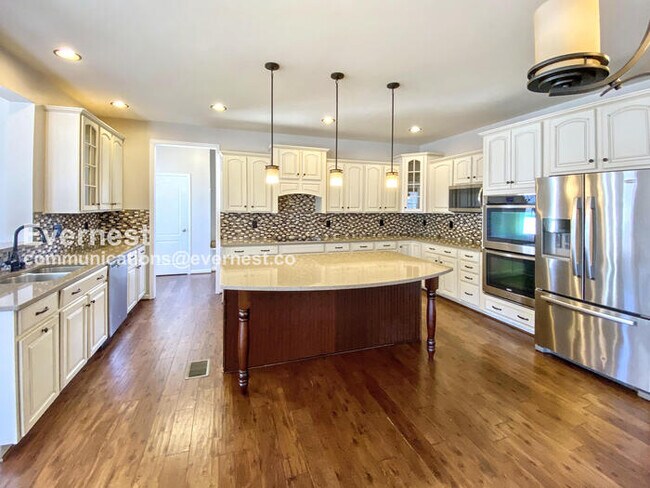 Building Photo - 99 Coachman Cir