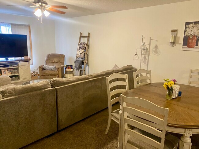 Building Photo - 23 Bobwhite Dr