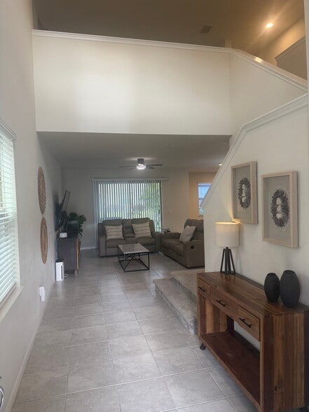 Building Photo - 2643 E Lake Pointe Dr