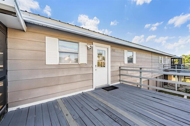 Building Photo - 208 S Canal St