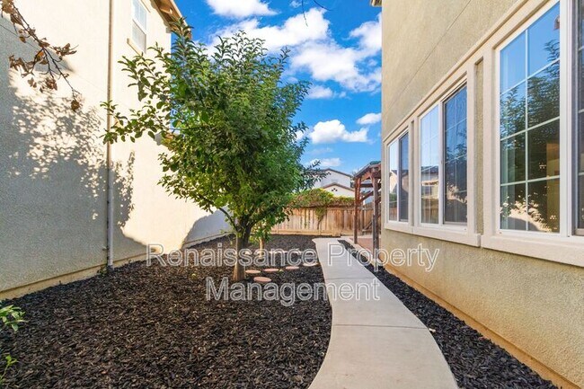 Building Photo - 638 W Gravino Dr