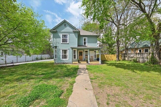 Building Photo - 408 S Wright St