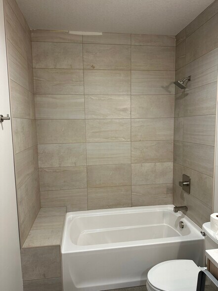 Building Photo - 222 Curtis Dr