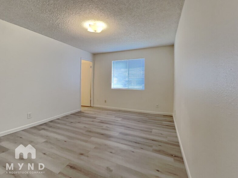 Building Photo - 7239 W Ironwood Dr
