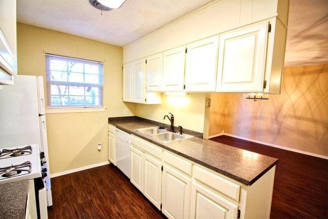 Building Photo - 7917 Hermitage Dr