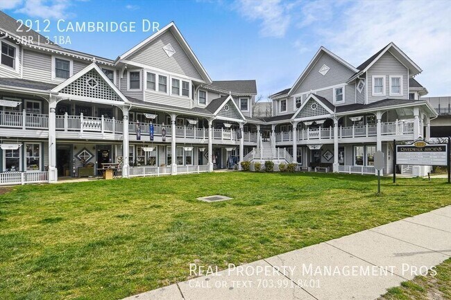 Building Photo - 2912 Cambridge Dr