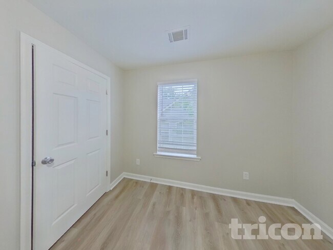 Building Photo - 628 Fairgreen Trail