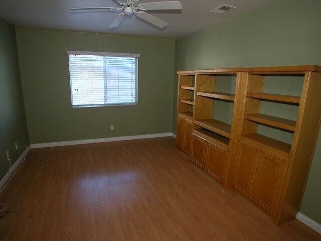 Building Photo - WOW! Great Eastlake Trails Former Model Home