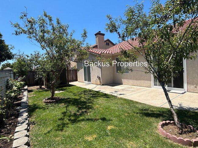 Building Photo - Great home in North Salinas with office/bo...