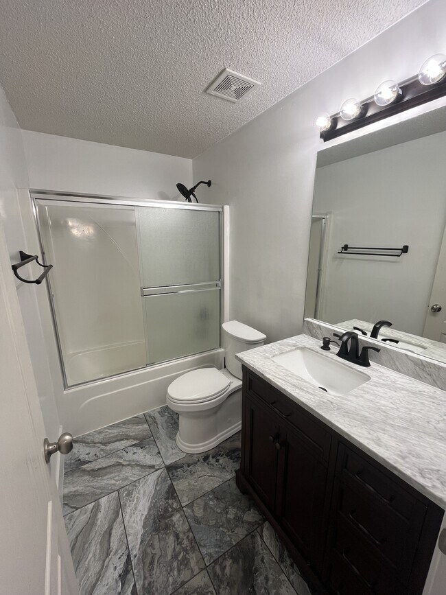 Building Photo - 723 Iron Horse Dr