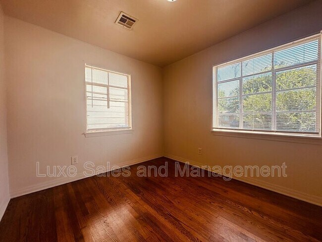 Building Photo - 4137 NW 13th St