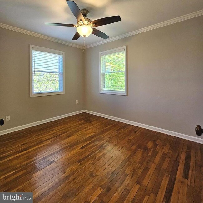 Building Photo - 2214 Arlington Terrace