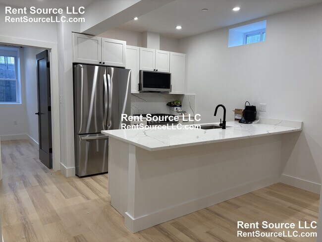 Building Photo - 52 Cotting St