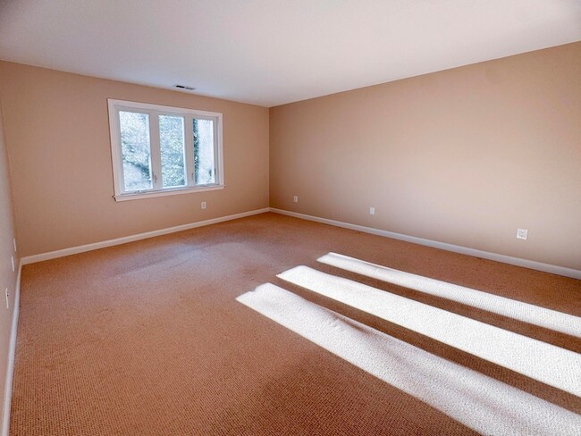 Building Photo - 225 SW Meadows