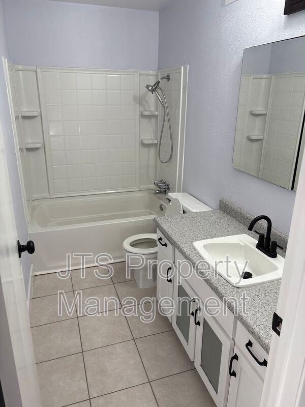 Building Photo - 45 Derow Ct