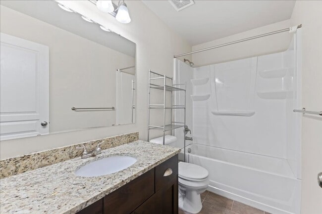 Building Photo - Centrally Located 3 Bedroom 2.5 Bathroom Home