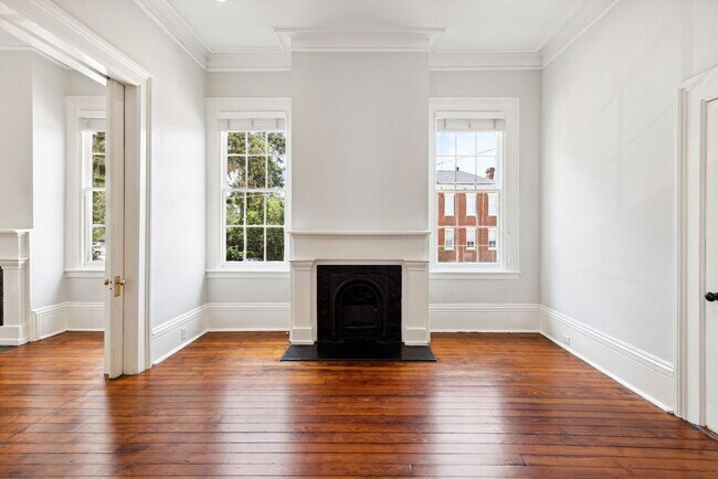 Building Photo - Historic One Bedroom Apartment in Downtown Savannah