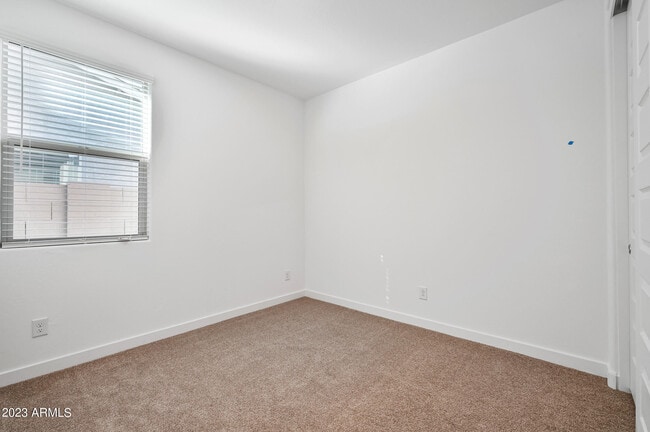 Building Photo - 12617 W Kaler Dr