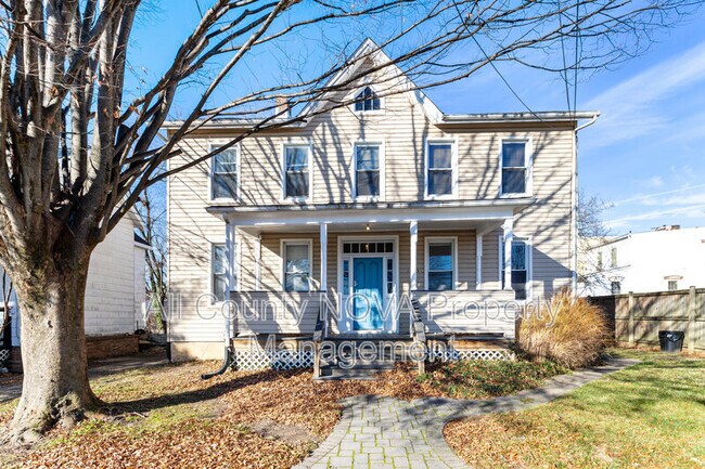 Building Photo - 305 9th St