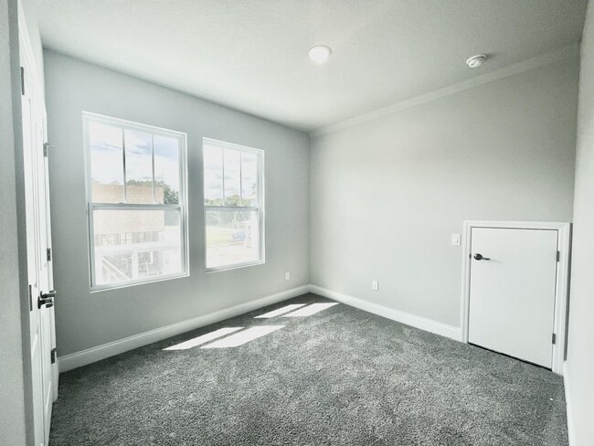 Building Photo - 924 Beldonshire Ln