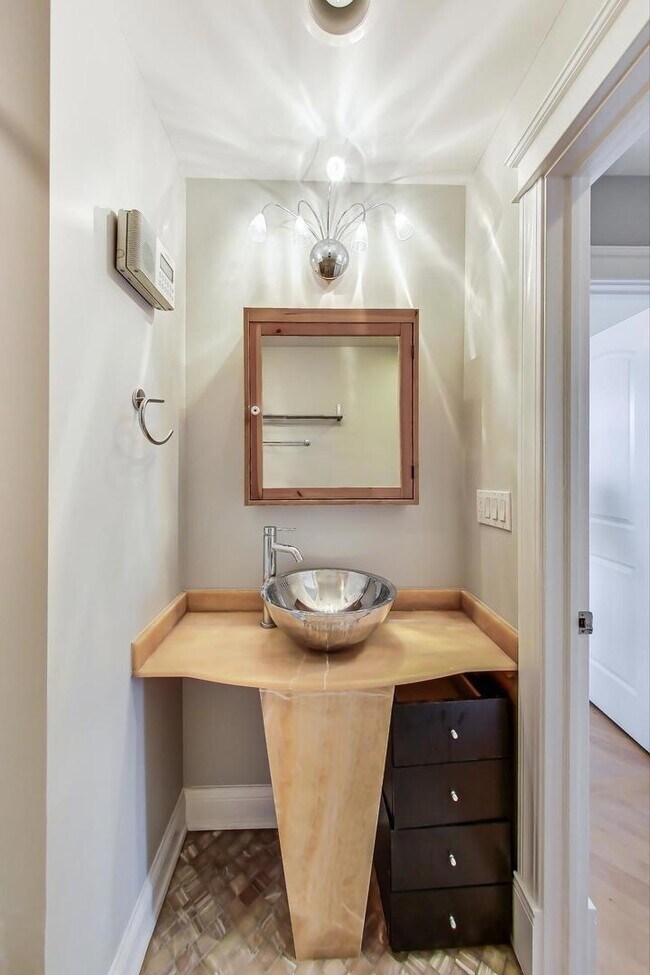 Building Photo - 1910 N Washtenaw Ave