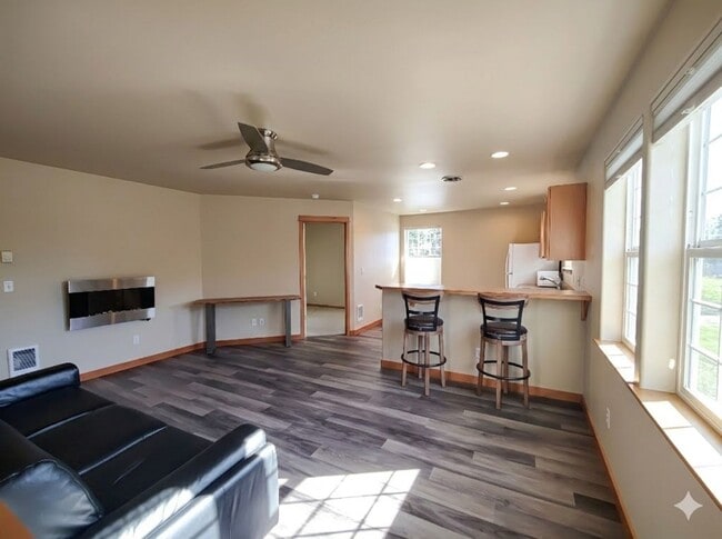 Building Photo - Updated 2x1 house with fully fenced backyard near the Old MiIl