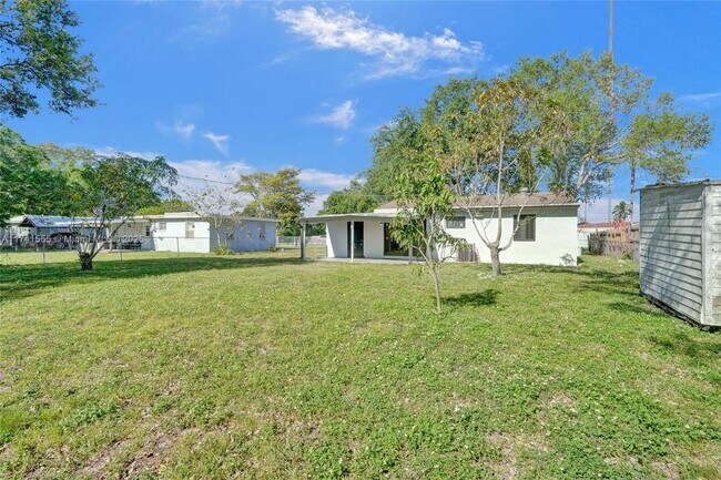 Building Photo - 136 Miami Gardens Rd