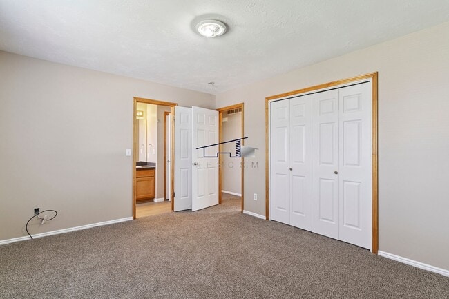 Building Photo - Updated Roy Utah 5 Bedroom 2 Bathroom Home!!