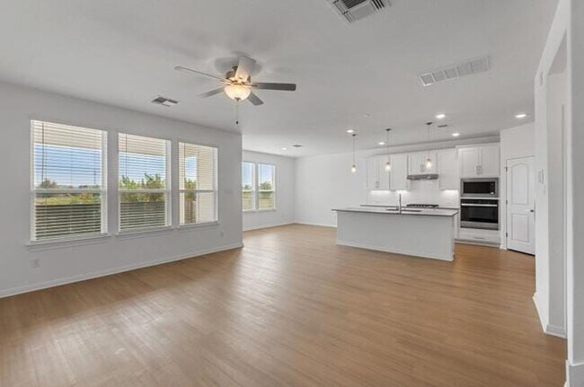 Building Photo - 140 Inlet Ln