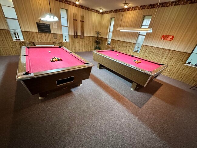 Building Photo - 600 Village Green Ct