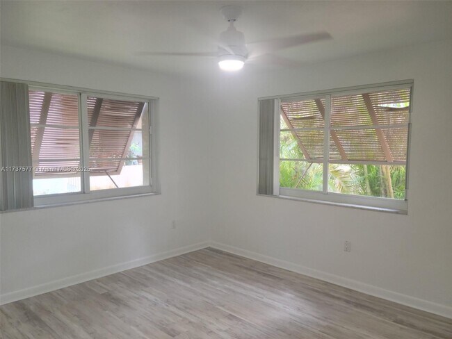 Building Photo - 9400 SW 77th Ave