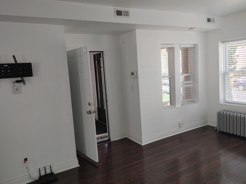 Building Photo - 5019 W Agatite Ave